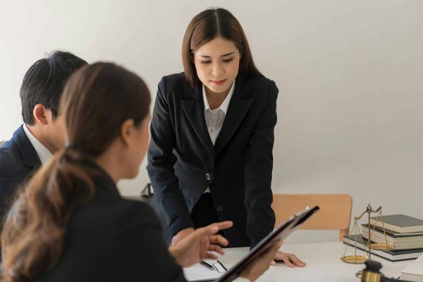 Avocat en droit des affaires à Lyon : Comment il vous accompagne pour créer une entreprise ?