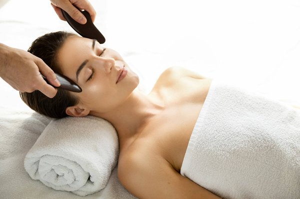 Gua Sha en obsidienne noire : quels sont les bienfaits qu'il procure ?